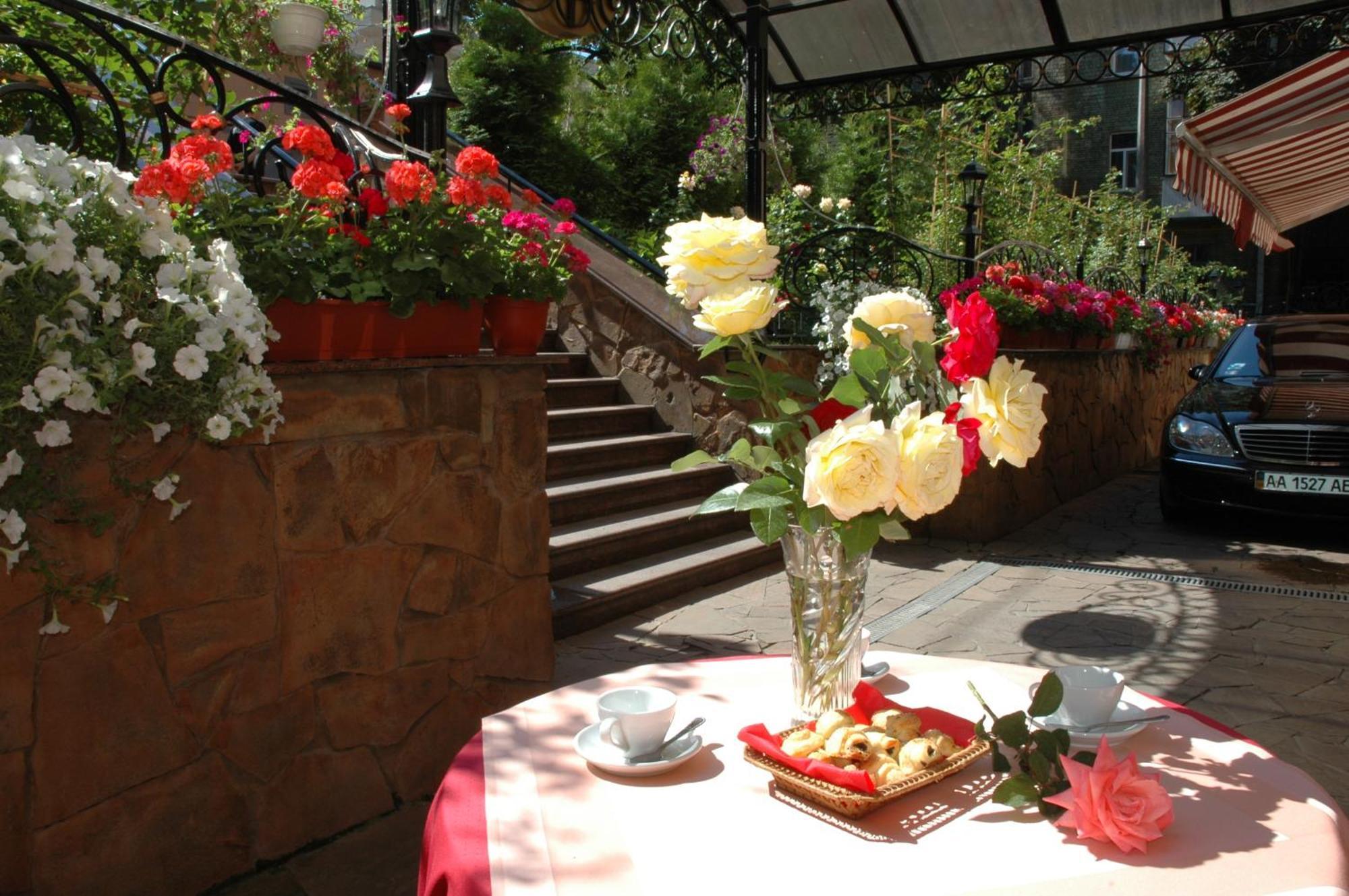 Gallery Hotel Gintama Apgrade Kiev Exterior foto